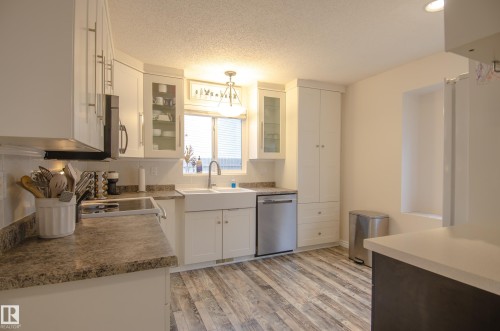 3516 13 Avenue, Edmonton, AB - Indoor Photo Showing Kitchen