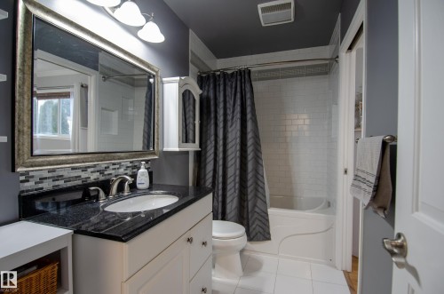 Upper floor - 3516 13 Avenue, Edmonton, AB - Indoor Photo Showing Bathroom