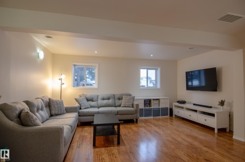 Lower floor - 3516 13 Avenue, Edmonton, AB - Indoor Photo Showing Living Room