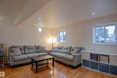 3516 13 Avenue, Edmonton, AB - Indoor Photo Showing Living Room