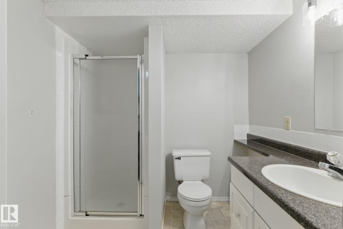 9971 178 Avenue, Edmonton, AB - Indoor Photo Showing Bathroom