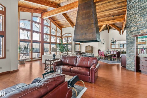 12 Wellington Crescent, Edmonton, AB - Indoor Photo Showing Living Room