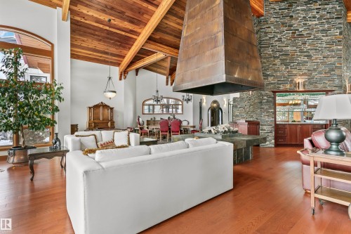 12 Wellington Crescent, Edmonton, AB - Indoor Photo Showing Living Room