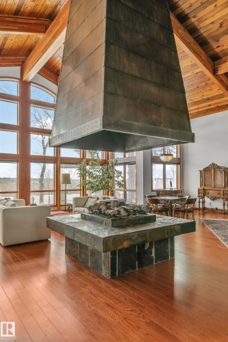 12 Wellington Crescent, Edmonton, AB - Indoor Photo Showing Other Room