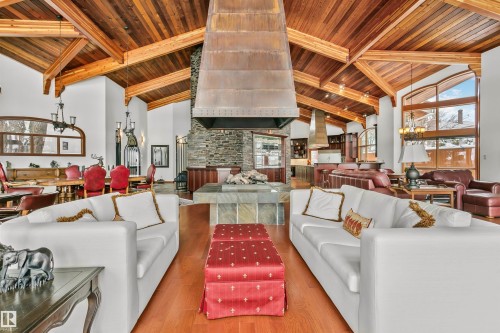 12 Wellington Crescent, Edmonton, AB - Indoor Photo Showing Living Room