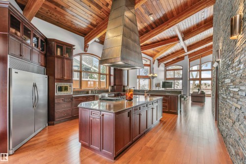 12 Wellington Crescent, Edmonton, AB - Indoor Photo Showing Kitchen