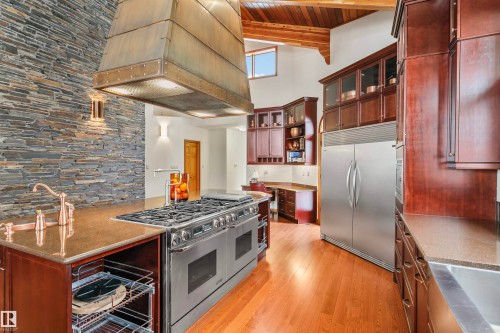 12 Wellington Crescent, Edmonton, AB - Indoor Photo Showing Kitchen