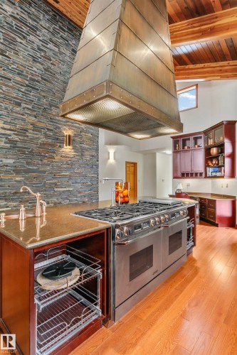 12 Wellington Crescent, Edmonton, AB - Indoor Photo Showing Kitchen