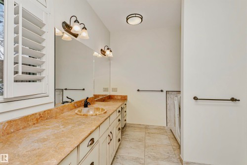12 Wellington Crescent, Edmonton, AB - Indoor Photo Showing Bathroom