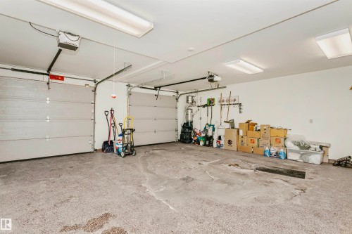 12 Wellington Crescent, Edmonton, AB - Indoor Photo Showing Garage
