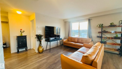 419 142 Ebbers Boulevard, Edmonton, AB - Indoor Photo Showing Living Room