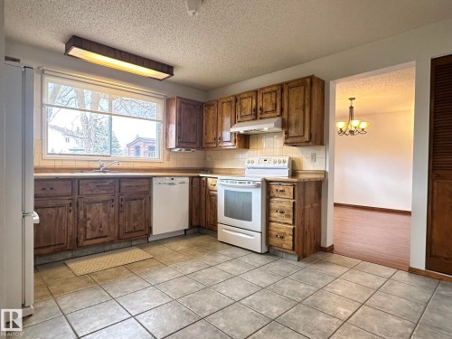 9928 181 Street, Edmonton, AB - Indoor Photo Showing Kitchen