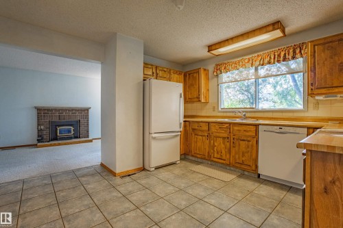 9928 181 Street, Edmonton, AB - Indoor Photo Showing Kitchen