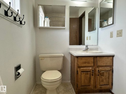 9928 181 Street, Edmonton, AB - Indoor Photo Showing Bathroom