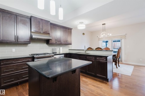 3920 Ginsburg Crescent, Edmonton, AB - Indoor Photo Showing Kitchen With Upgraded Kitchen
