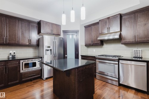 3920 Ginsburg Crescent, Edmonton, AB - Indoor Photo Showing Kitchen