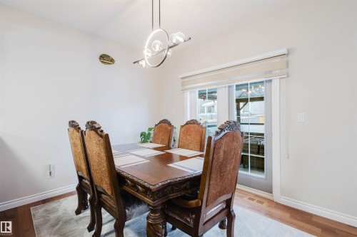 3920 Ginsburg Crescent, Edmonton, AB - Indoor Photo Showing Dining Room