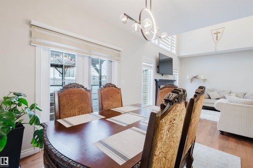 3920 Ginsburg Crescent, Edmonton, AB - Indoor Photo Showing Dining Room