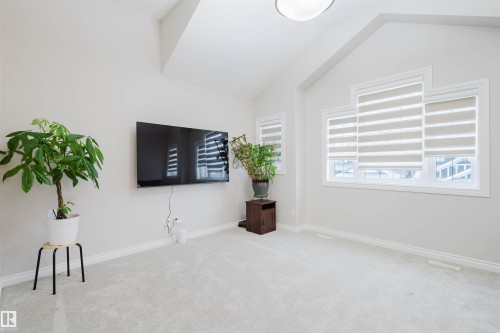 3920 Ginsburg Crescent, Edmonton, AB - Indoor Photo Showing Other Room