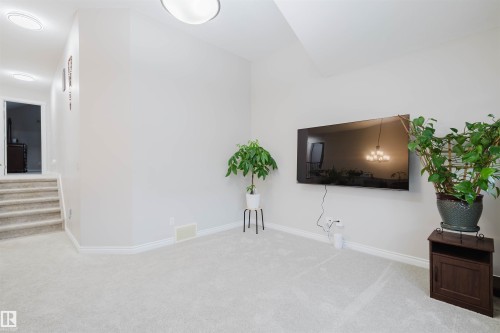 3920 Ginsburg Crescent, Edmonton, AB - Indoor