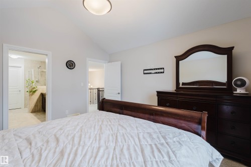 3920 Ginsburg Crescent, Edmonton, AB - Indoor Photo Showing Bedroom