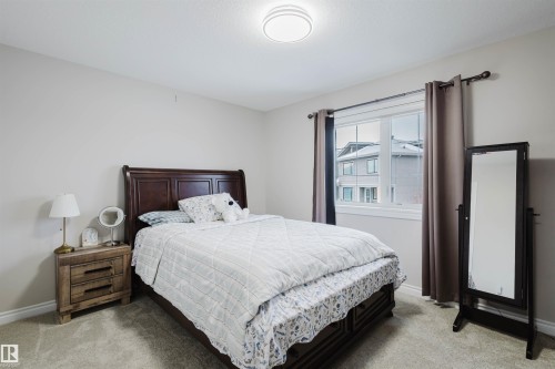 3920 Ginsburg Crescent, Edmonton, AB - Indoor Photo Showing Bedroom