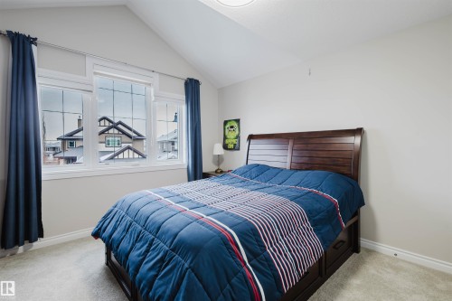 3920 Ginsburg Crescent, Edmonton, AB - Indoor Photo Showing Bedroom