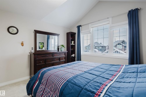 3920 Ginsburg Crescent, Edmonton, AB - Indoor Photo Showing Bedroom