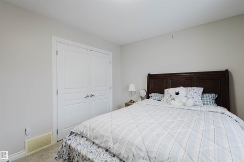 3920 Ginsburg Crescent, Edmonton, AB - Indoor Photo Showing Bedroom