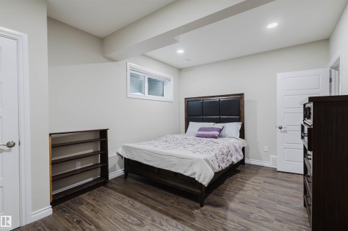 3920 Ginsburg Crescent, Edmonton, AB - Indoor Photo Showing Bedroom
