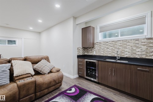 3920 Ginsburg Crescent, Edmonton, AB - Indoor