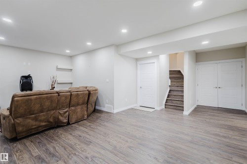 3920 Ginsburg Crescent, Edmonton, AB - Indoor