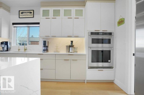 5104 Woolsey Link, Edmonton, AB - Indoor Photo Showing Kitchen