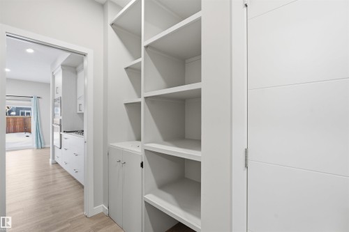 4339 Hawthorn Landing Landing, Edmonton, AB - Indoor With Storage