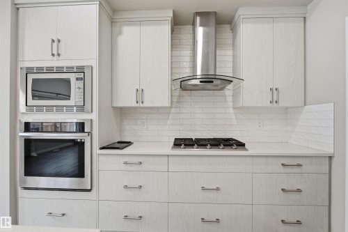 4339 Hawthorn Landing Landing, Edmonton, AB - Indoor Photo Showing Kitchen With Upgraded Kitchen