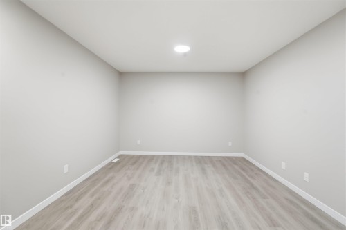 4339 Hawthorn Landing Landing, Edmonton, AB - Indoor Photo Showing Other Room