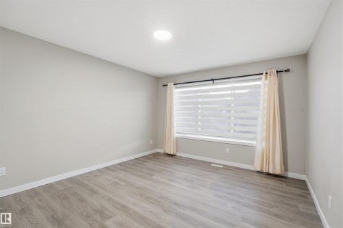 4339 Hawthorn Landing Landing, Edmonton, AB - Indoor Photo Showing Other Room