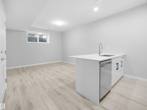 3272 Dallas Schmidt Drive, Edmonton, AB - Indoor