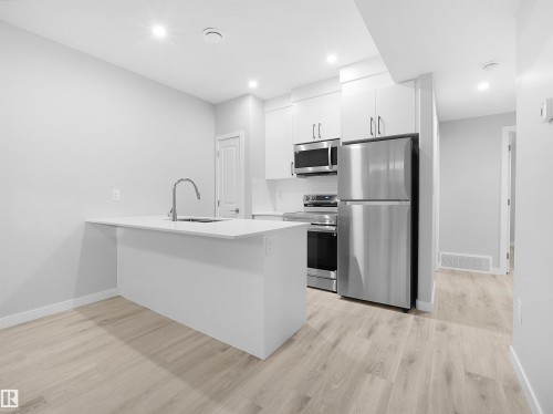 3272 Dallas Schmidt Drive, Edmonton, AB - Indoor Photo Showing Kitchen