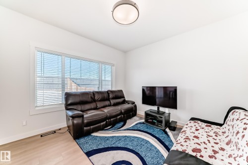 17532 49 Street, Edmonton, AB - Indoor Photo Showing Living Room