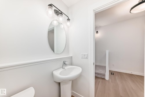 17532 49 Street, Edmonton, AB - Indoor Photo Showing Bathroom