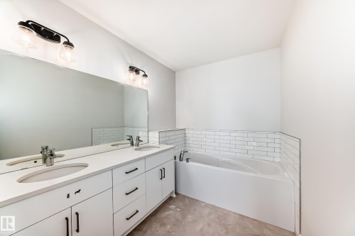 17532 49 Street, Edmonton, AB - Indoor Photo Showing Bathroom