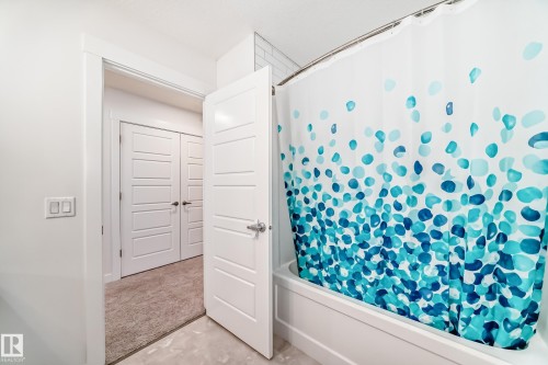 17532 49 Street, Edmonton, AB - Indoor Photo Showing Bathroom