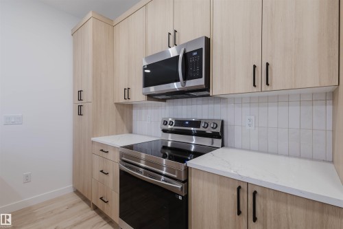 2108 Crossbill Lane, Edmonton, AB - Indoor Photo Showing Kitchen