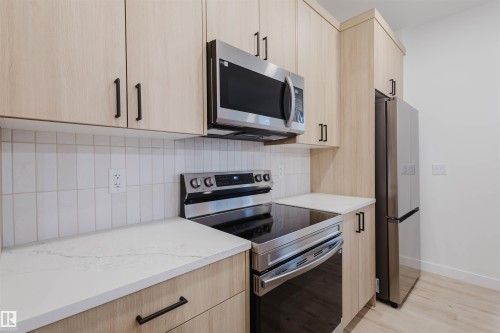 2108 Crossbill Lane, Edmonton, AB - Indoor Photo Showing Kitchen