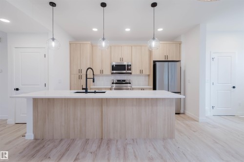 2108 Crossbill Lane, Edmonton, AB - Indoor Photo Showing Kitchen With Upgraded Kitchen