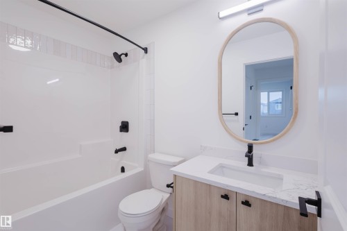 2108 Crossbill Lane, Edmonton, AB - Indoor Photo Showing Bathroom