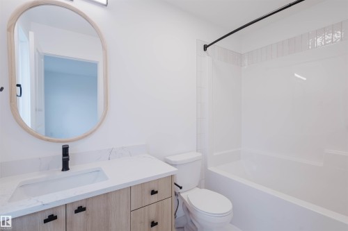 2108 Crossbill Lane, Edmonton, AB - Indoor Photo Showing Bathroom