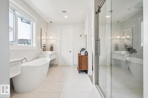 3631 Westcliff Way, Edmonton, AB - Indoor Photo Showing Bathroom