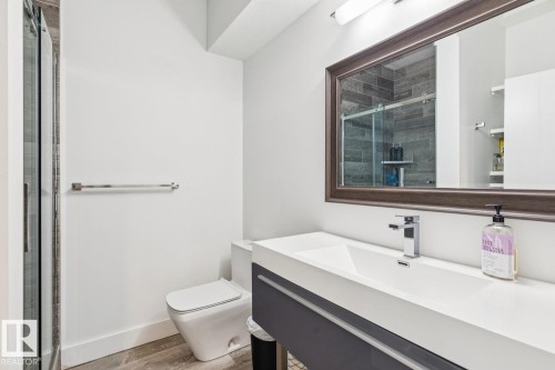 3631 Westcliff Way, Edmonton, AB - Indoor Photo Showing Bathroom